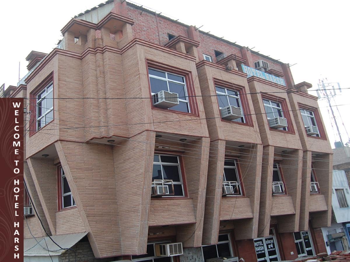 Harsh Hotel Suratgarh Buitenkant foto