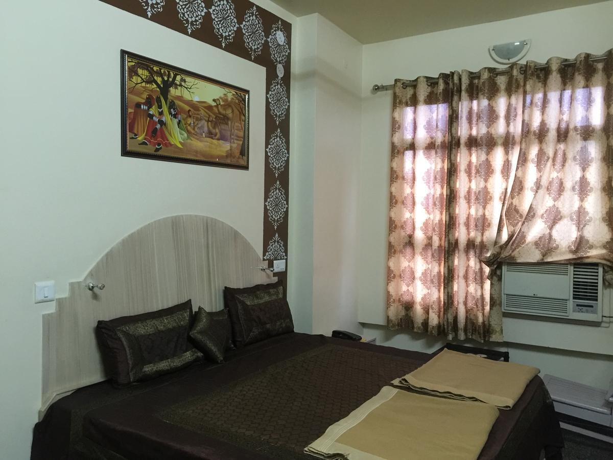 Harsh Hotel Suratgarh Buitenkant foto