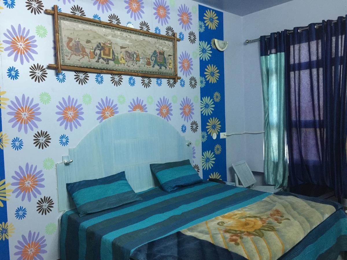 Harsh Hotel Suratgarh Buitenkant foto